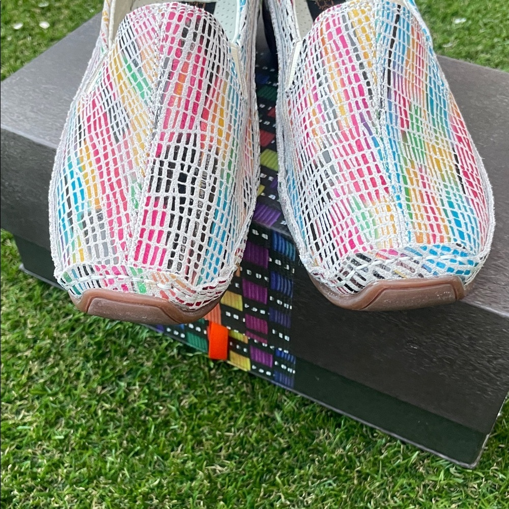 😁 Bernie MEV. Women's Colorful Woven Flats 🥿 Will go with just about anything 😁 - Picture 8 of 11